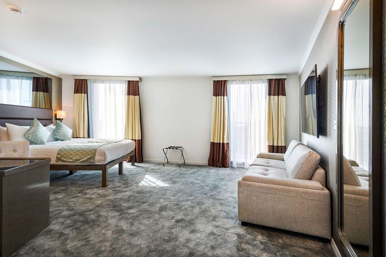 Atrium Heathrow 4*