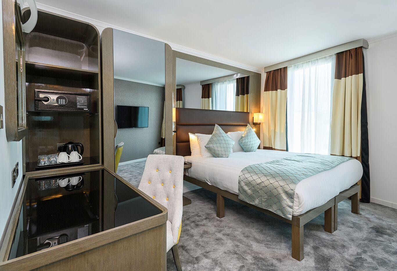 Atrium Heathrow Hotel 4*